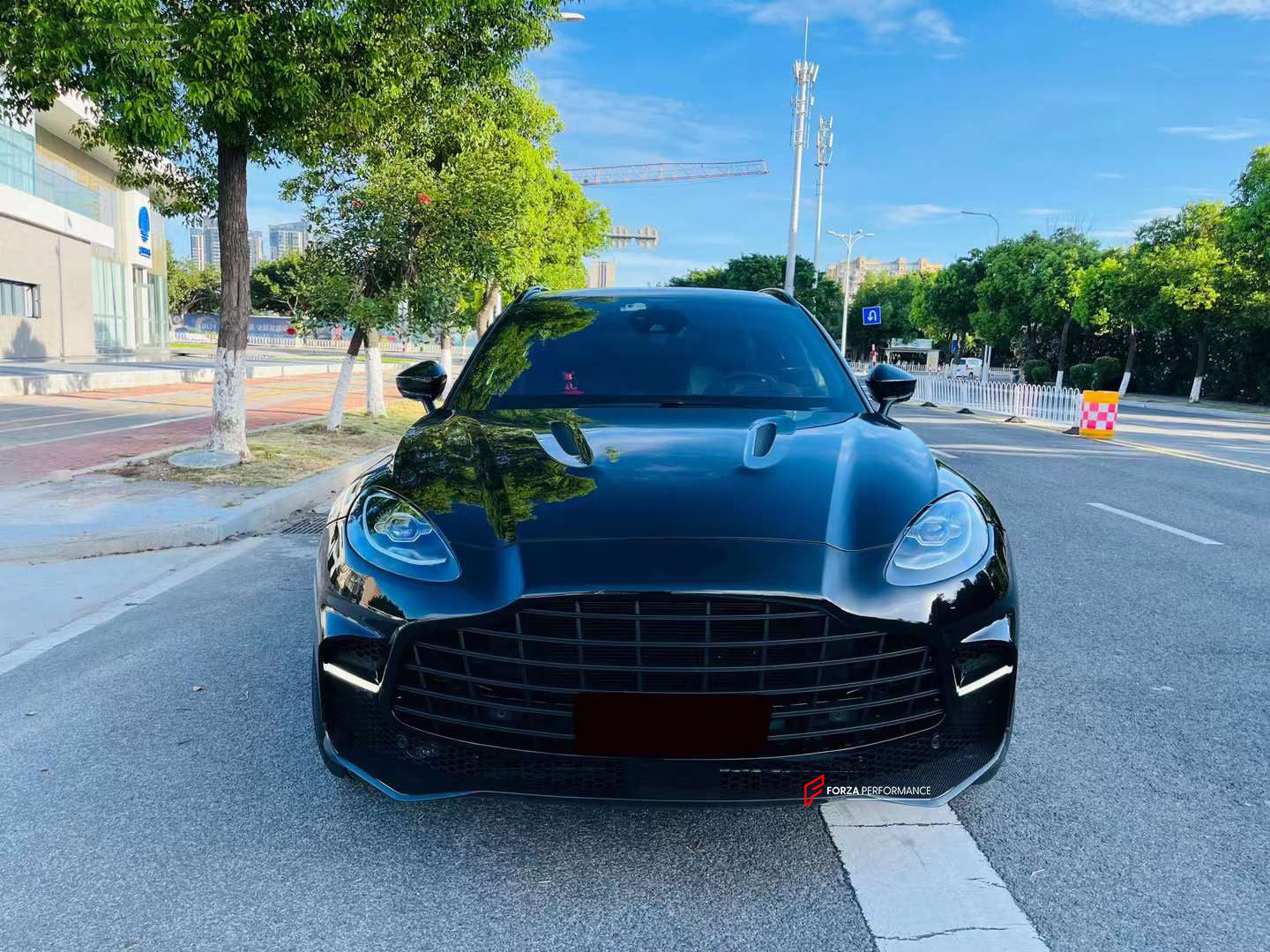 DBX707 DRY CARBON BODY KIT for ASTON MARTIN DBX  Set includes:  Front Bumper Front Lip Side Skirts Rear Bumper Rear Diffuser