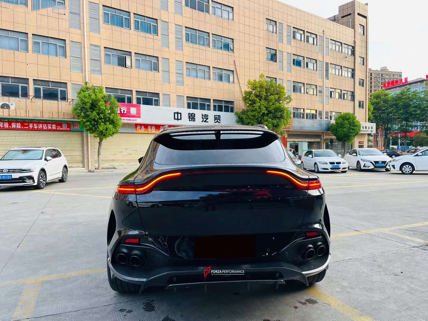 DBX707 DRY CARBON BODY KIT for ASTON MARTIN DBX  Set includes:  Front Bumper Front Lip Side Skirts Rear Bumper Rear Diffuser