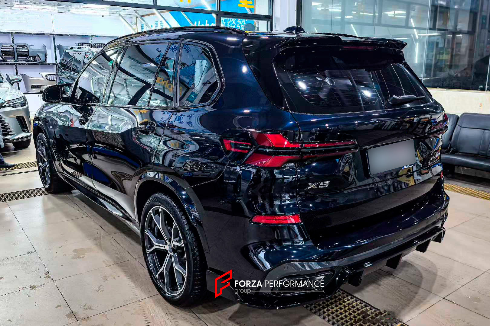 BODY KIT for BMW X5 G05 G18 LCI 2023+ M PERFORMANCE BLACKOUT PACKAGE

Set includes:

Front Lip
Front Bumper Air Vent Trims
Front Grille
Front Fender Trims
Side Mirrors
Side Skirts
Roof Spoiler
Exhaust Tips
Rear Diffuser

Material: Carbon + Plastic

NOTE: Professional installation is required.
