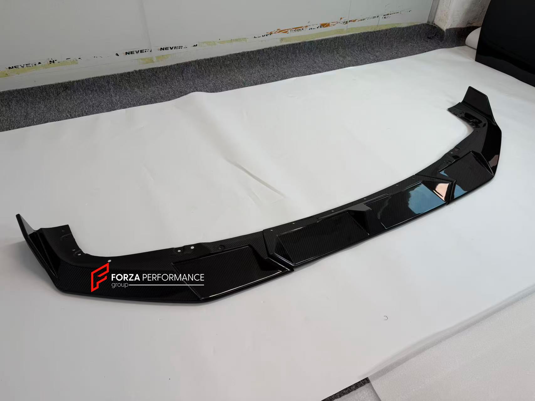 CARBON BODY KIT for BMW X6M F96 2020+

Set includes:

Front Lip

Side Skirts
Wing Spoiler
Rear Diffuser Assembly

Material: Carbon

NOTE: Professional installation is required