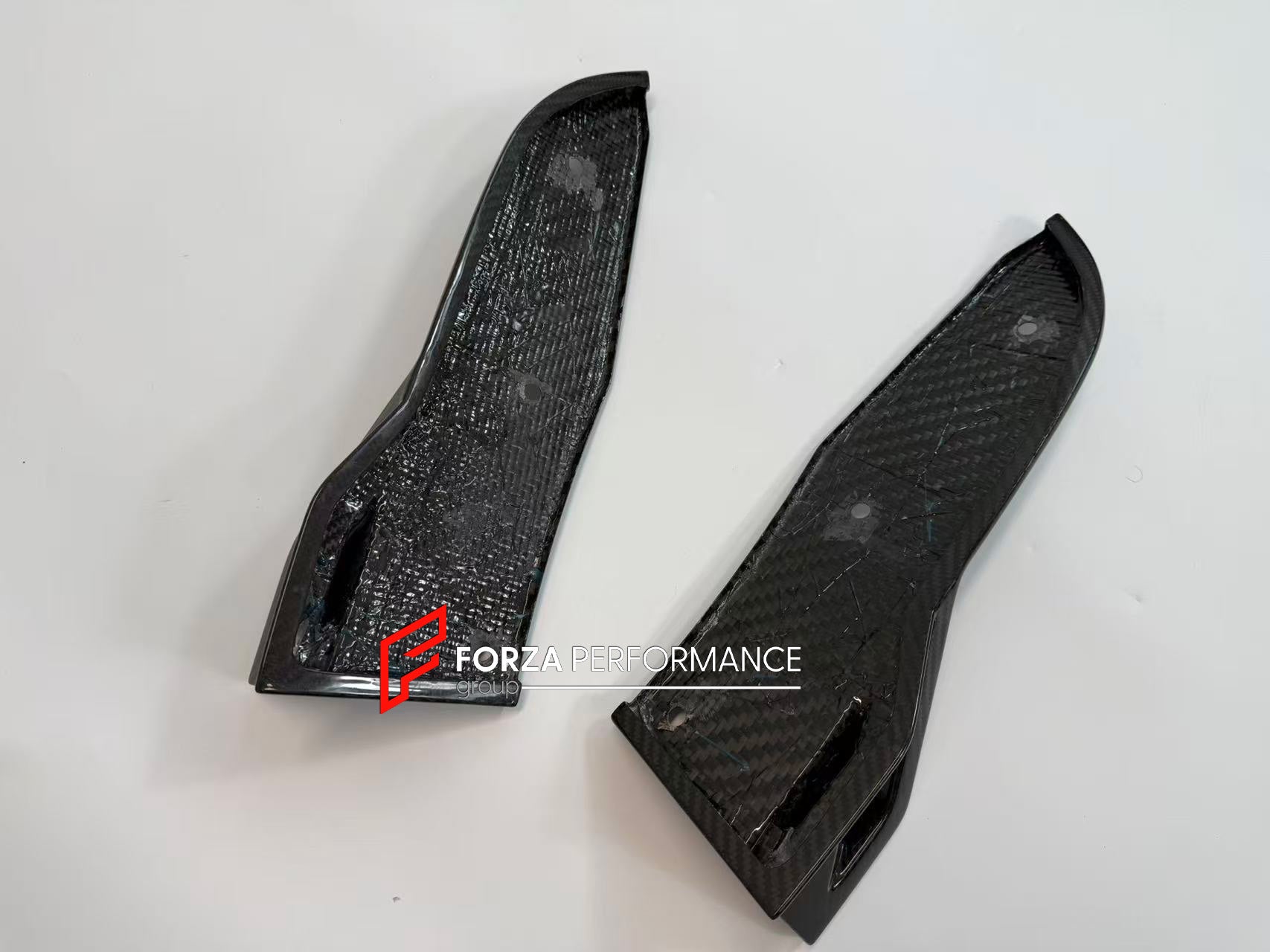 CARBON BODY KIT for BMW X6M F96 2020+

Set includes:

Front Lip

Side Skirts
Wing Spoiler
Rear Diffuser Assembly

Material: Carbon

NOTE: Professional installation is required