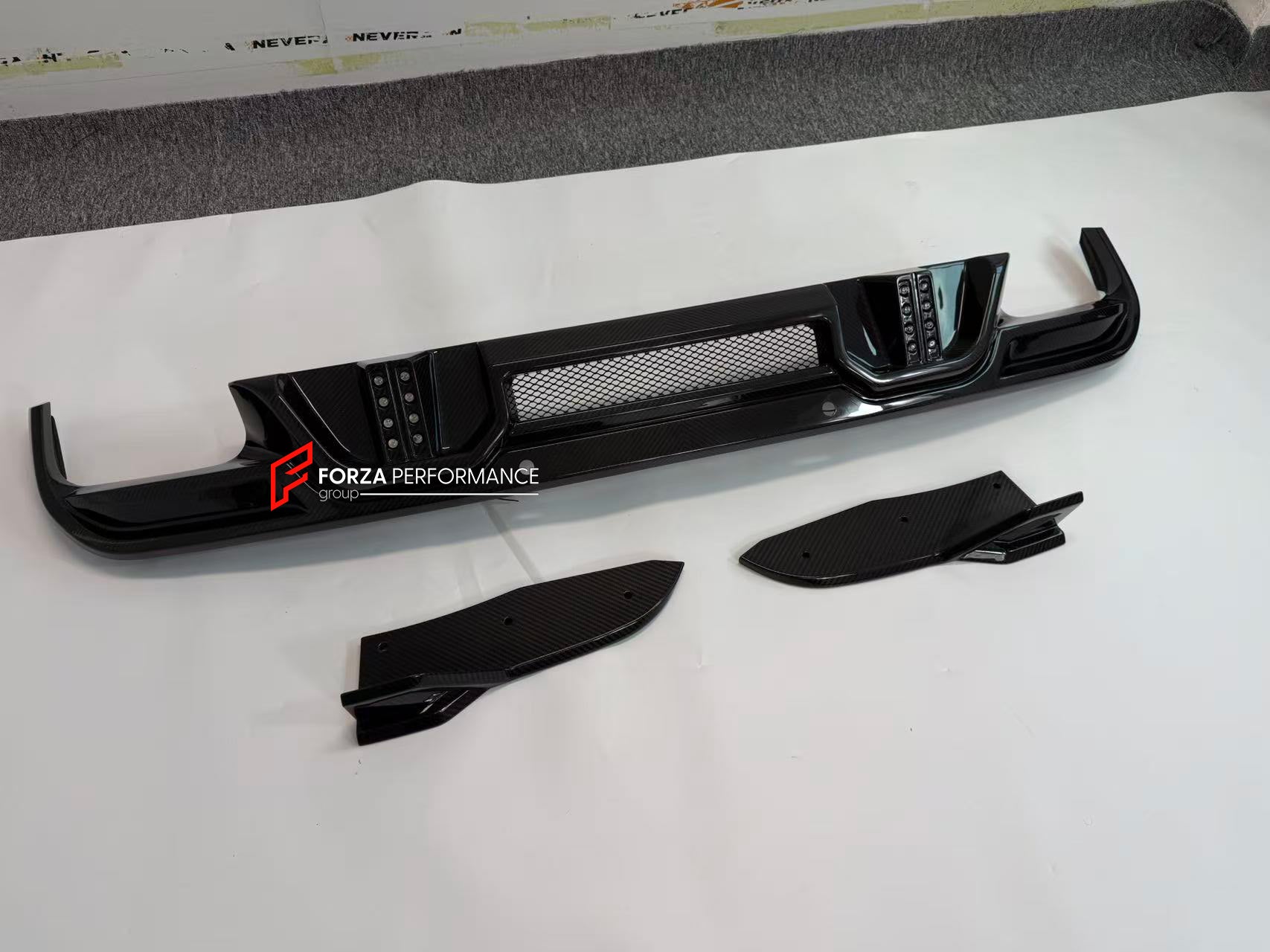 CARBON BODY KIT for BMW X6M F96 2020+

Set includes:

Front Lip

Side Skirts
Wing Spoiler
Rear Diffuser Assembly

Material: Carbon

NOTE: Professional installation is required