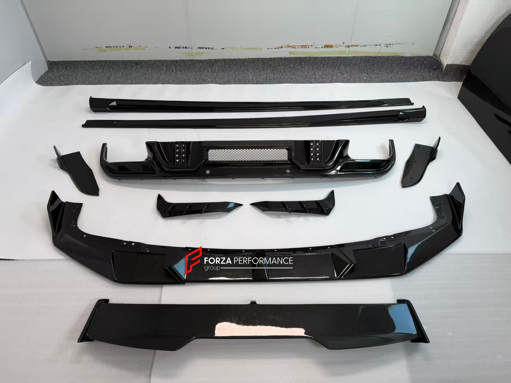 CARBON BODY KIT for BMW X6M F96 2020+

Set includes:

Front Lip

Side Skirts
Wing Spoiler
Rear Diffuser Assembly

Material: Carbon

NOTE: Professional installation is required