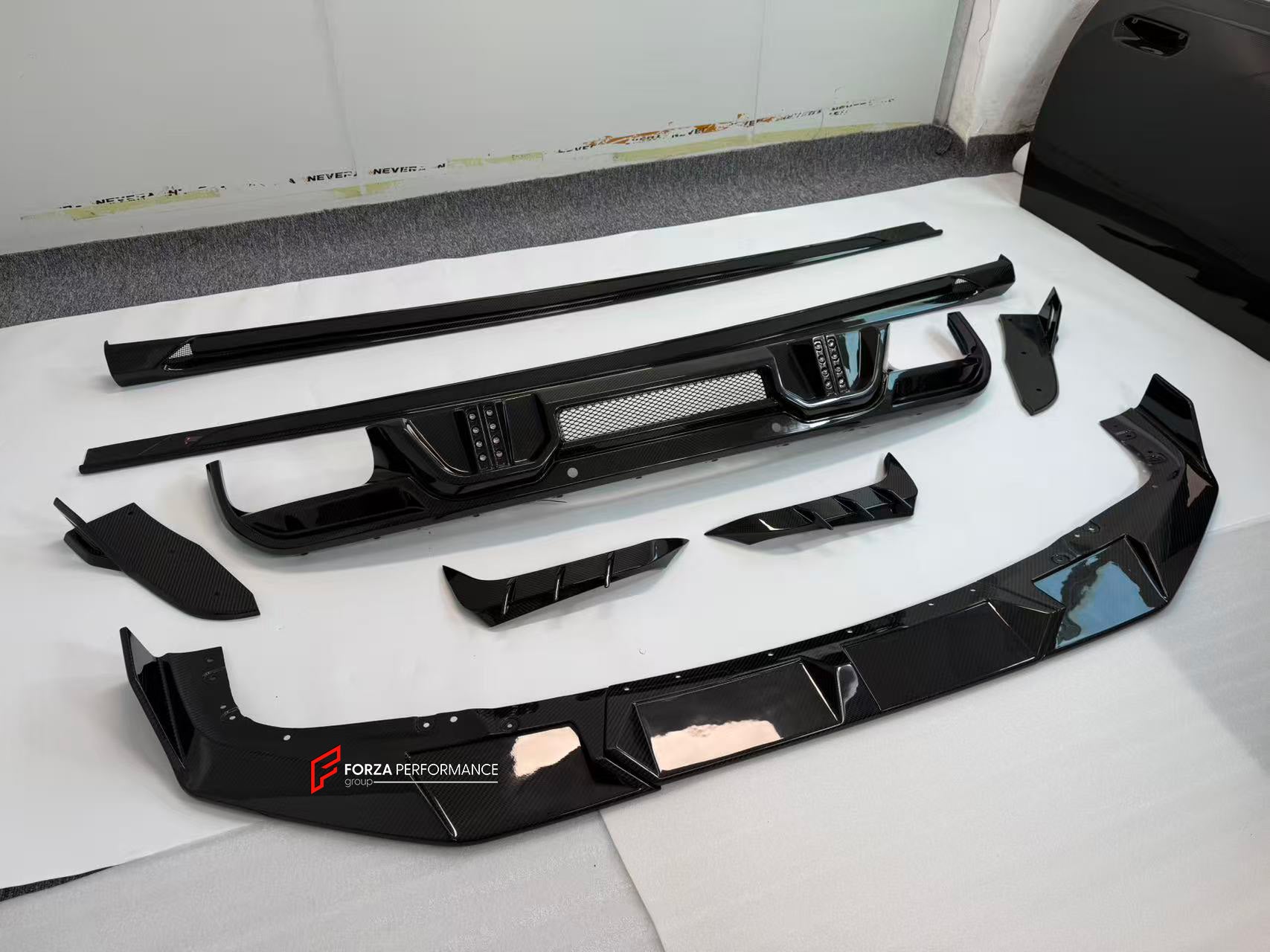CARBON BODY KIT for BMW X6M F96 2020+

Set includes:

Front Lip

Side Skirts
Wing Spoiler
Rear Diffuser Assembly

Material: Carbon

NOTE: Professional installation is required