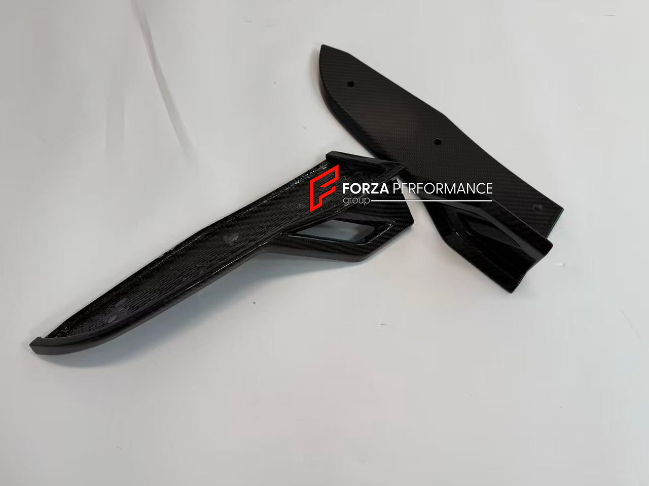 CARBON BODY KIT for BMW X6M F96 2020+

Set includes:

Front Lip

Side Skirts
Wing Spoiler
Rear Diffuser Assembly

Material: Carbon

NOTE: Professional installation is required