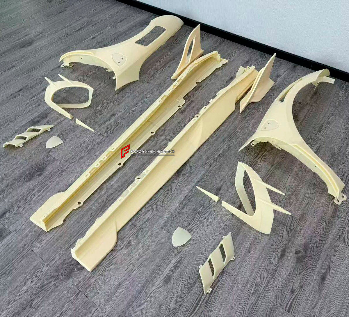 CARBON BODY KIT for FERRARI 296 GTB 2022+ FORZA PERFORMANCE custom fit Mansory
Set includes:

Front Fenders
Front Fender Vents
Front Fenders Emblem Logo
Side Skirts
Rear Fenders Vents
Material: Carbon

NOTE: Professional installation is required.