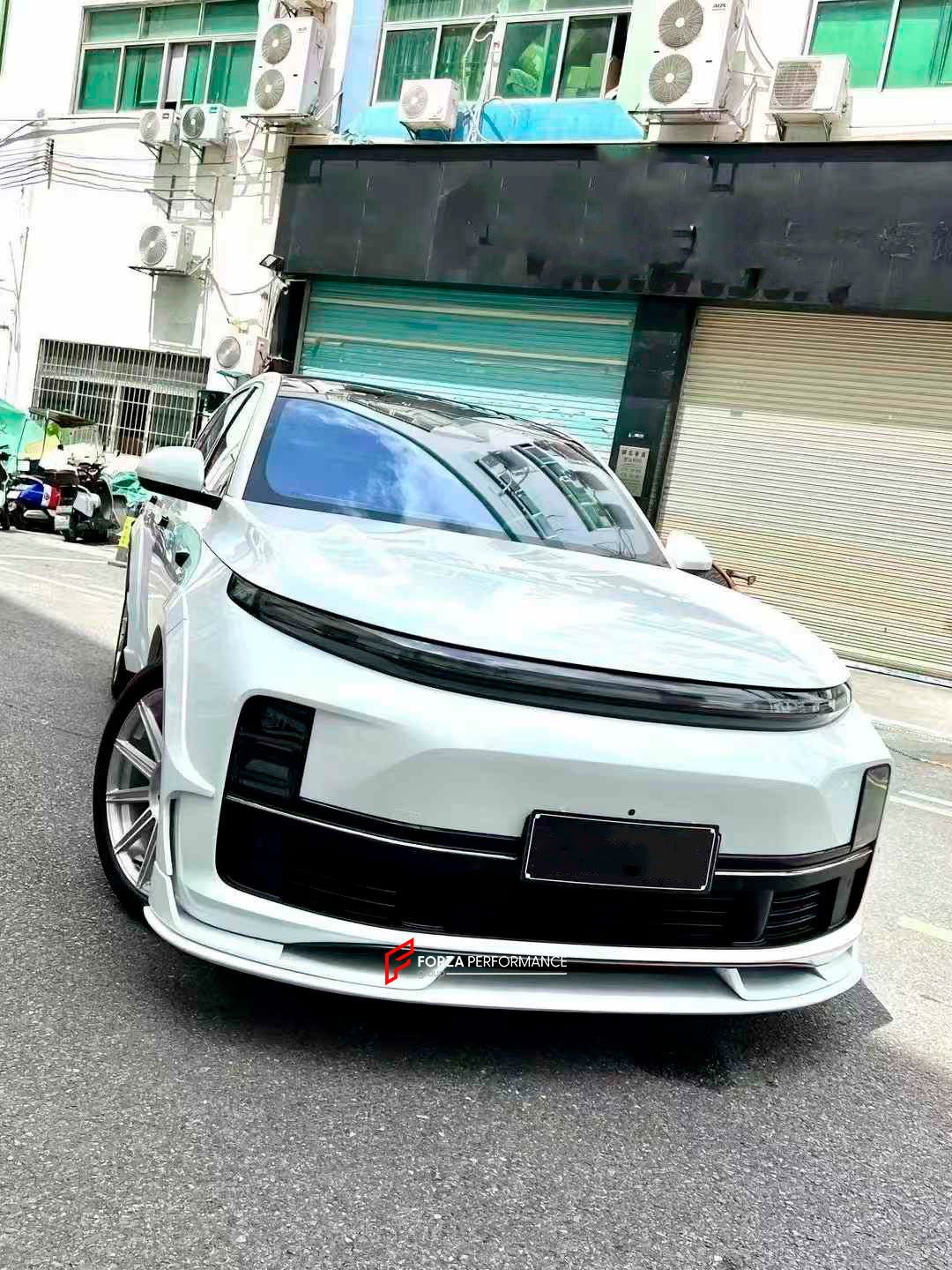 CARBON BODY KIT FOR LIXIANG L9 2023+

Set includes:

Front Lip
Front Bumper Trims
Fender Flares
Side Skirts

Roof Spoiler
Rear Spoiler
Rear Diffuser

Material: Carbon Fiber

Note: Professional installation is required