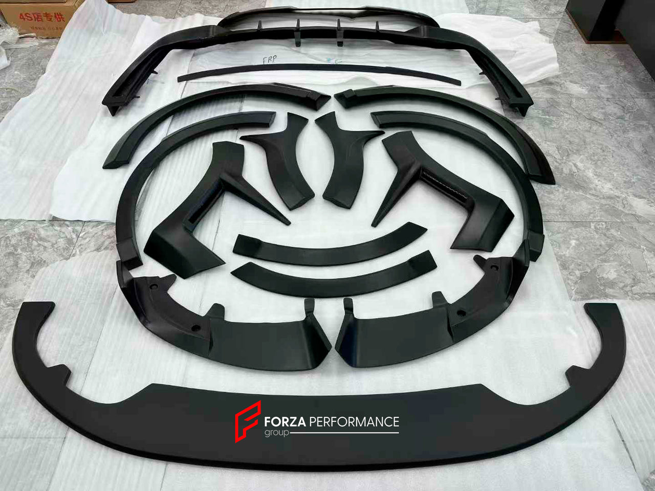CARBON BODY KIT FOR LIXIANG L9 2023+

Set includes:

Front Lip
Front Bumper Trims
Fender Flares
Side Skirts

Roof Spoiler
Rear Spoiler
Rear Diffuser

Material: Carbon Fiber

Note: Professional installation is required