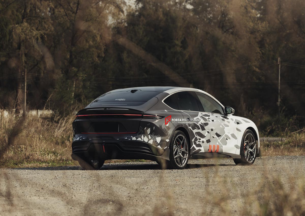 Carbon Body Kit for Nio ET5 2022+
Set includes:

Front Lip
Side Skirts
Diffuser
Spoiler
Material: Carbon (Can be made in Forged Carbon)

NOTE: Professional installation is required.