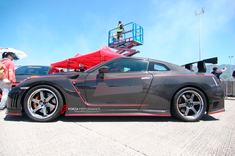 CARBON BODY KIT for NISSAN GT-R R35 2007 - 2015

Set includes:

Front Bumper
Front Lip
Front Fenders
Side Skirts
Rear Bumper
Rear Diffuser
Wing Spoiler


Material:&nbsp;Carbon

NOTE: Professional installation is required.
