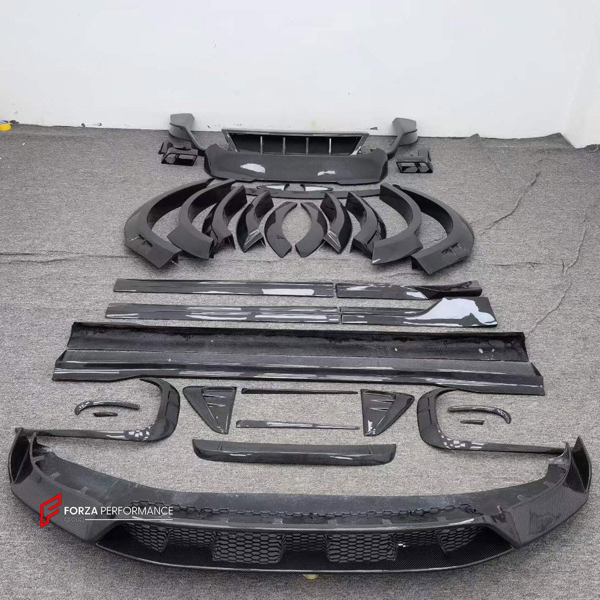 CARBON BODY KIT for PORSCHE CAYENNE E3 9Y 9Y0 9Y3 2017 - 2023 FORZA PERFORMANCE custom fit Mansory Style

Set includes:
Front Lip
Front Bumper Center Trim
Front Grille Mesh Cover Trims
Hood Bonnet
Side Fender Vents
Fender Flares
Side Skirts
Roof Spoiler
Ducktail Spoiler
Rear Bumper Fins
Rear Diffuser
Exhaust Tips

Material: Carbon

NOTE: Professional installation is required.