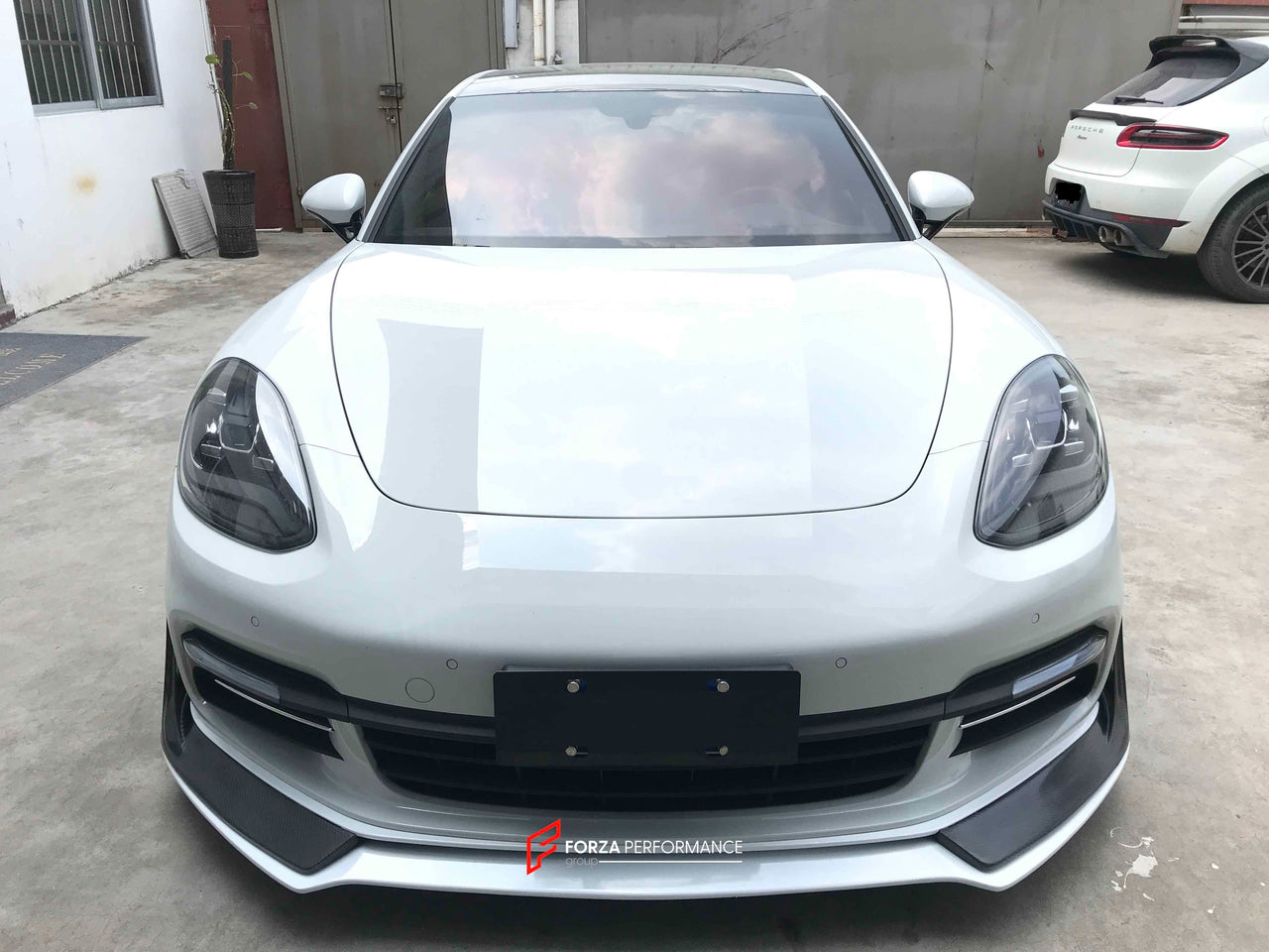 CARBON BODY KIT FOR PORSCHE PANAMERA 971 2017 - 2023
Set includes:
Front Lip
Side skirts
Side Vent
Rear Diffuser
Rear Spoiler
Material: Carbon + Plastic
NOTE: Professional installation is required. Factory LED DRL must be reused