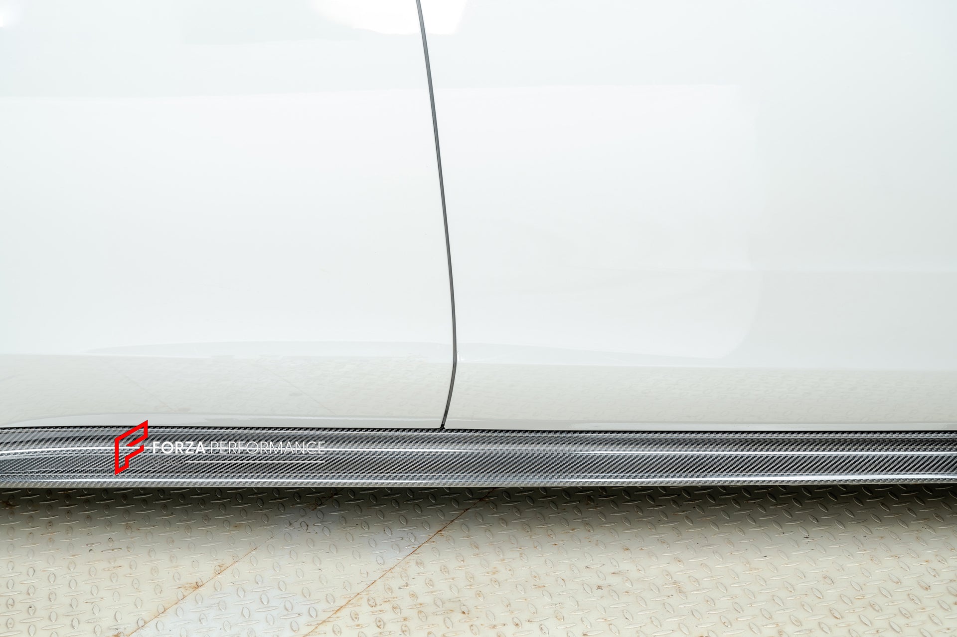 CARBON BODY KIT for PORSCHE PANAMERA G2 971.1 2017 - 2020

Set includes:

Front Lip
Side Skirts
Rear Diffuser

Material: Carbon

NOTE: Professional installation is required.