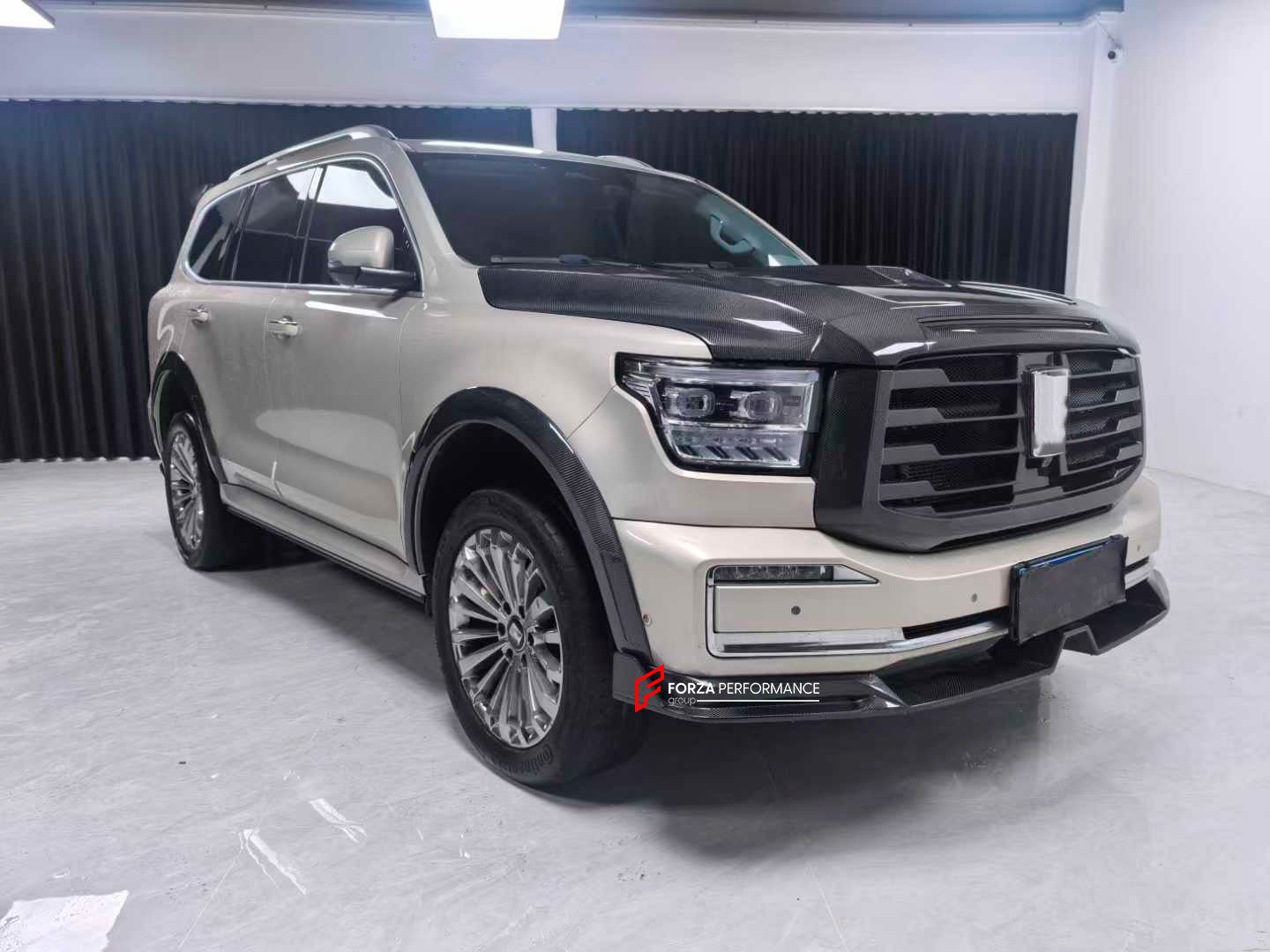 CARBON BODY KIT for GWM TANK 500 2022+

Set includes:

Front Lip
Front Grille
Hood
Fender Flares
Roof Spoiler
Trunk Spoiler
Rear Diffuser

Material: Carbon

Note: Professional installation is required.
