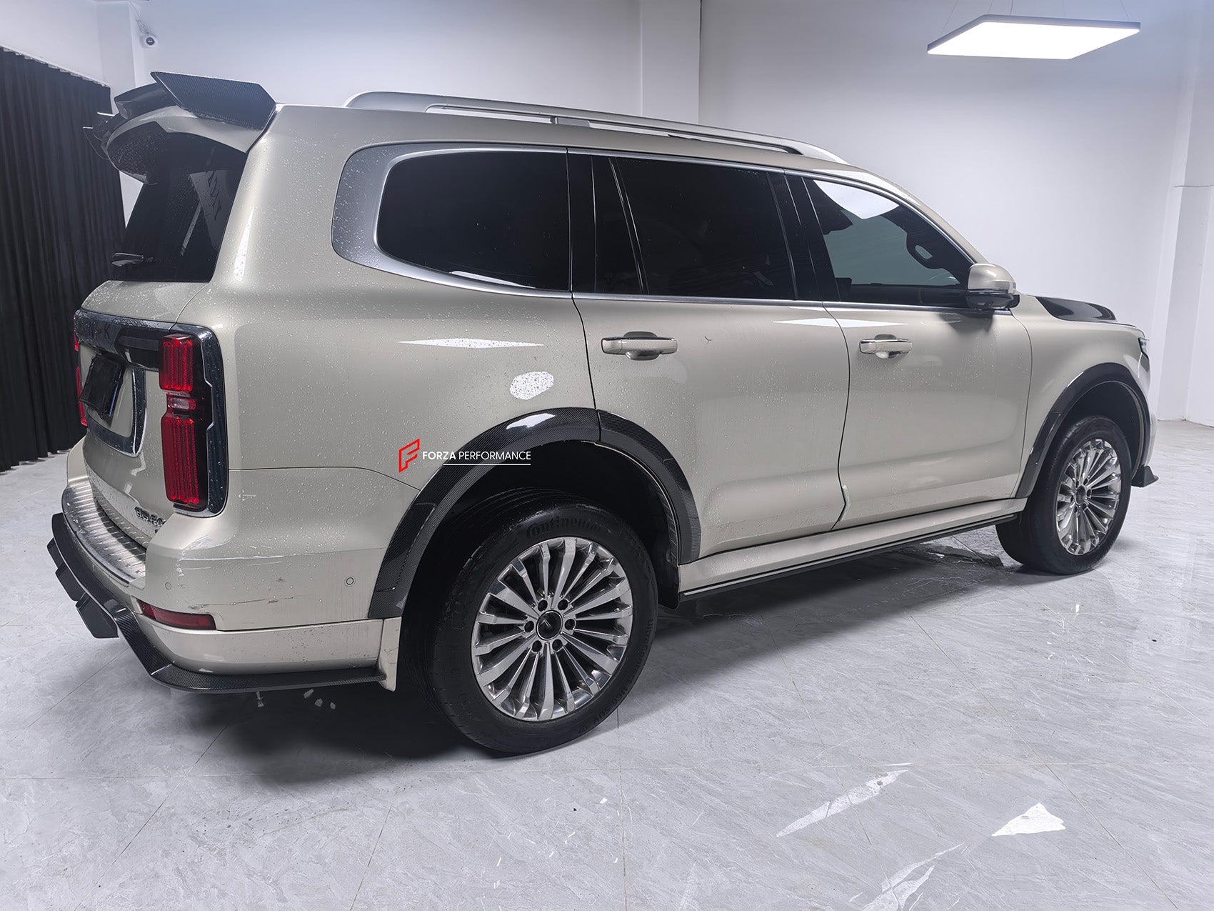CARBON BODY KIT for TANK 500 2022+

Set includes:

Front Lip
Front Grille
Hood
Fender Flares
Roof Spoiler
Trunk Spoiler
Rear Diffuser

Material: Carbon

Note: Professional installation is required.