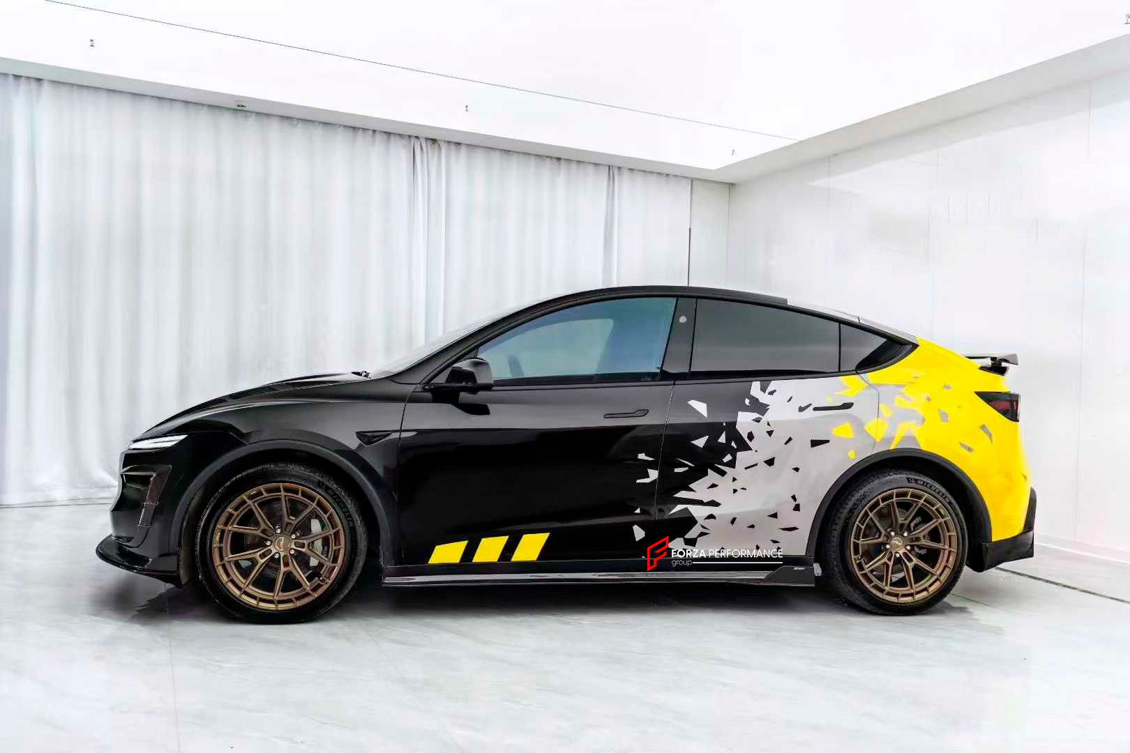 CARBON BODY KIT for TESLA MODEL Y FACELIFT 2025+

Set includes:

Front Lip

Front Bumper Canards
Hood Bonnet
Side Skirts

Rear Spoiler
Rear Diffuser

Material: Carbon

Note: Professional installation is required
