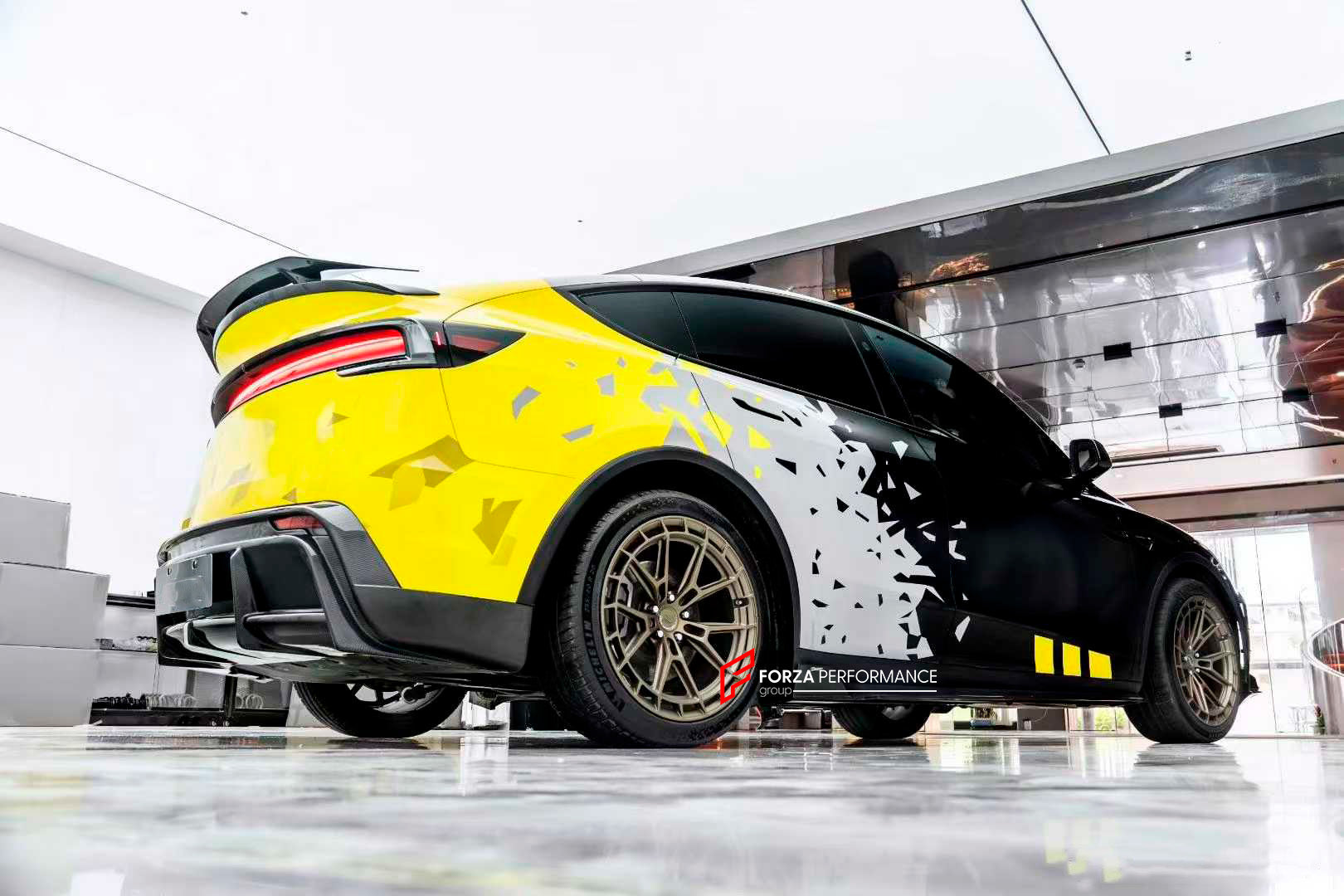 CARBON BODY KIT for TESLA MODEL Y FACELIFT 2025+

Set includes:

Front Lip

Front Bumper Canards
Hood Bonnet
Side Skirts

Rear Spoiler
Rear Diffuser

Material: Carbon

Note: Professional installation is required
