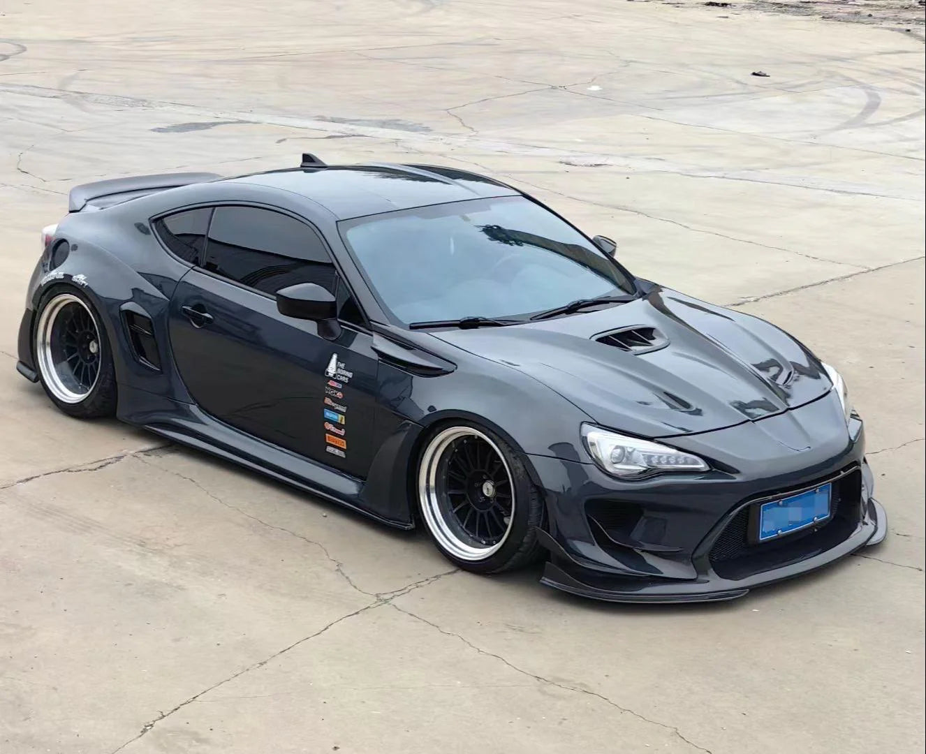 CARBON WIDE BODY KIT for TOYOTA GT86 SUBARU BRZ ZN6 2012 - 2021

Set includes:

Front Lip
Front Bumper Assembly

Front Bumper Canards
Hood / Bonnet
Front Wide Fenders
Side Skirts

Rear Wide Fenders
Rear Wing Spoiler
Rear Spoiler / Ducktail
Rear Bumper
Rear Diffuser

Material:&nbsp;Wet Carbon with Fiberglass

NOTE:&nbsp;Professional installation is required. Fenders cutting is required. Suspension setup should be checked after fitting to avoid contact at full compression.

Recommended Wheels size:

Front:&nb