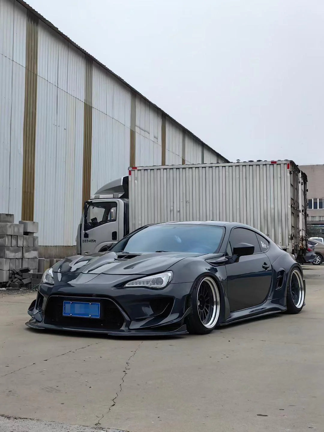 CARBON WIDE BODY KIT for TOYOTA GT86 SUBARU BRZ ZN6 2012 - 2021

Set includes:

Front Lip
Front Bumper Assembly

Front Bumper Canards
Hood / Bonnet
Front Wide Fenders
Side Skirts

Rear Wide Fenders
Rear Wing Spoiler
Rear Spoiler / Ducktail
Rear Bumper
Rear Diffuser

Material:&nbsp;Wet Carbon with Fiberglass

NOTE:&nbsp;Professional installation is required. Fenders cutting is required. Suspension setup should be checked after fitting to avoid contact at full compression.

Recommended Wheels size:

Front:&nb