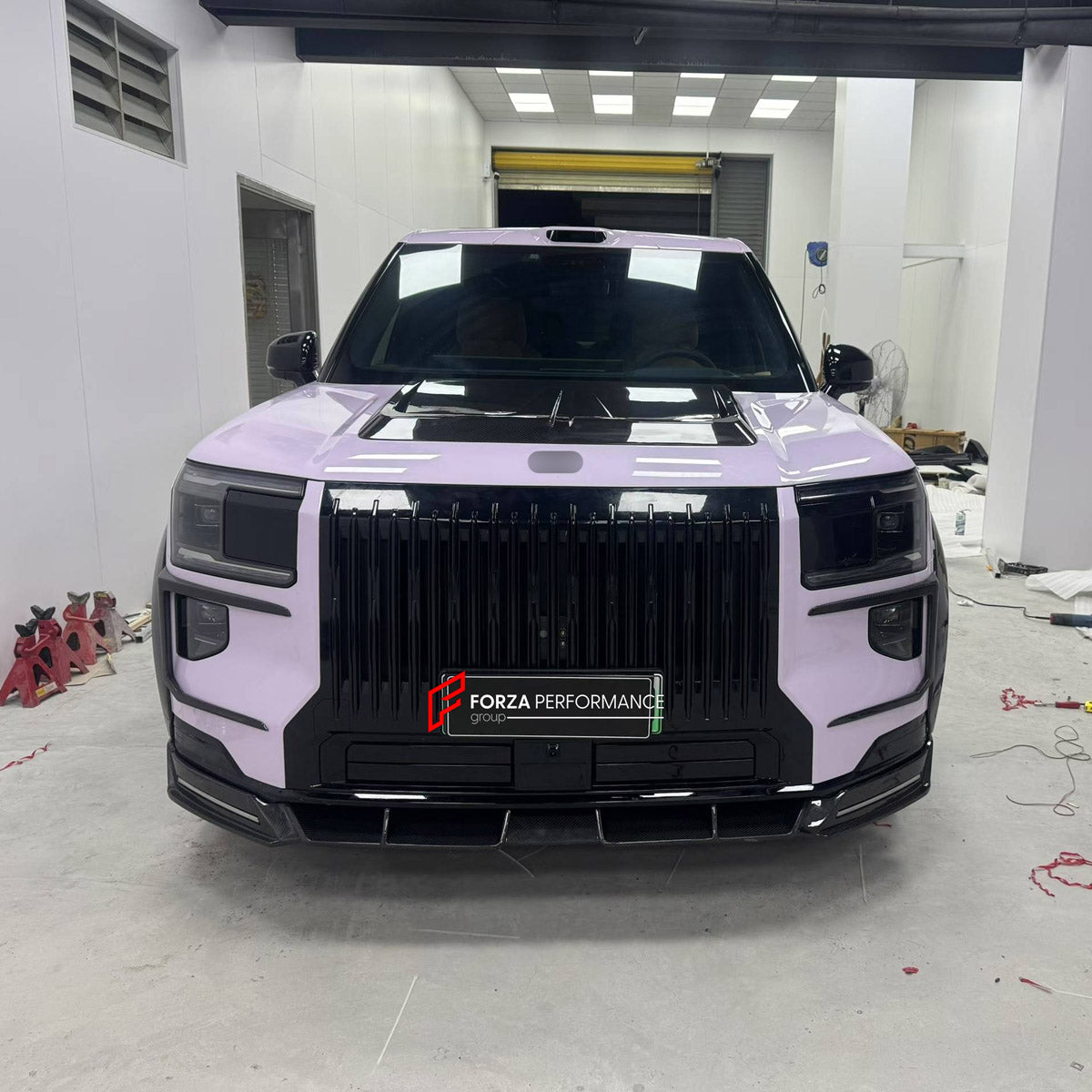 CARBON BODY KIT for ZEEKR 9X 2025+ FORZA PERFORMANCE custom fit RNG Style

Set includes:
Front Lip
Front Bumper Canards
Hood Scoop Trim Cover
Fender Flares
Side Skirts

Material: Carbon

NOTE: Professional installation is required.