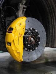CARBON CERAMIC BBK BIG BRAKE KIT for PORSCHE PANAMERA 972 2024+

Forza Performance Group offers various types of big brake kits, all types of aftermarket brake calipers, as well as genuine original brands of all types, such as AP Racing, Brembo, Akebono, AMG, M Performance, Audi, Porsche, Lamborghini, Toyota TRD, etc.

Material: Carbon Ceramic

Current set includes:

2x Genuine Porsche 10 pot Front Brake Calipers
2x Genuine Porsche 4 pot Rear Brake Calipers

2x Front Brake Discs 440 mm

2x Rear Brake Discs 