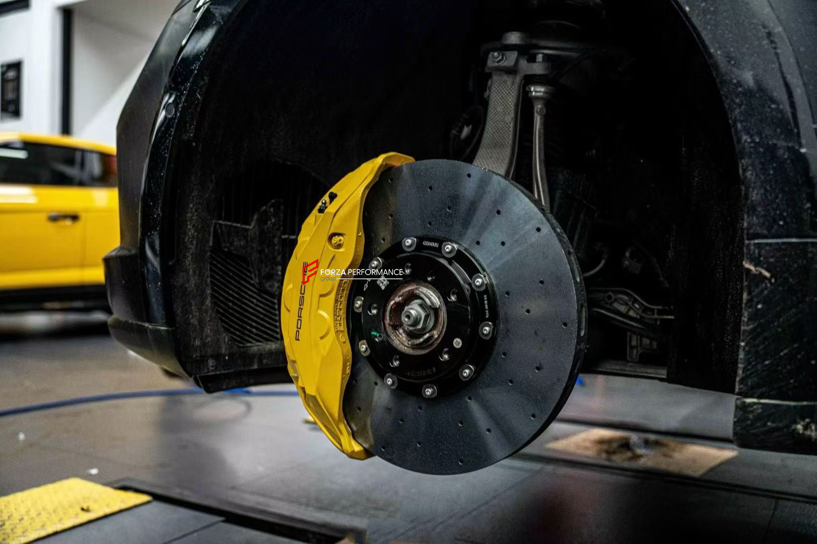 CARBON CERAMIC BBK BIG BRAKE KIT for PORSCHE TAYCAN 4 CROSS TURISMO J1.2 2024+

Forza Performance Group offers various types of big brake kits, all types of aftermarket brake calipers, as well as genuine original brands of all types, such as AP Racing, Brembo, Akebono, AMG, M Performance, Audi, Porsche, Lamborghini, Toyota TRD, etc.

Material: Carbon Ceramic

Current set includes:

2x Authentic Akebono 10 pot Front Brake Calipers

2x Front Brake Discs 420 mm

2x Rear Brake Discs 380 mm
4x Brake Caliper Adap