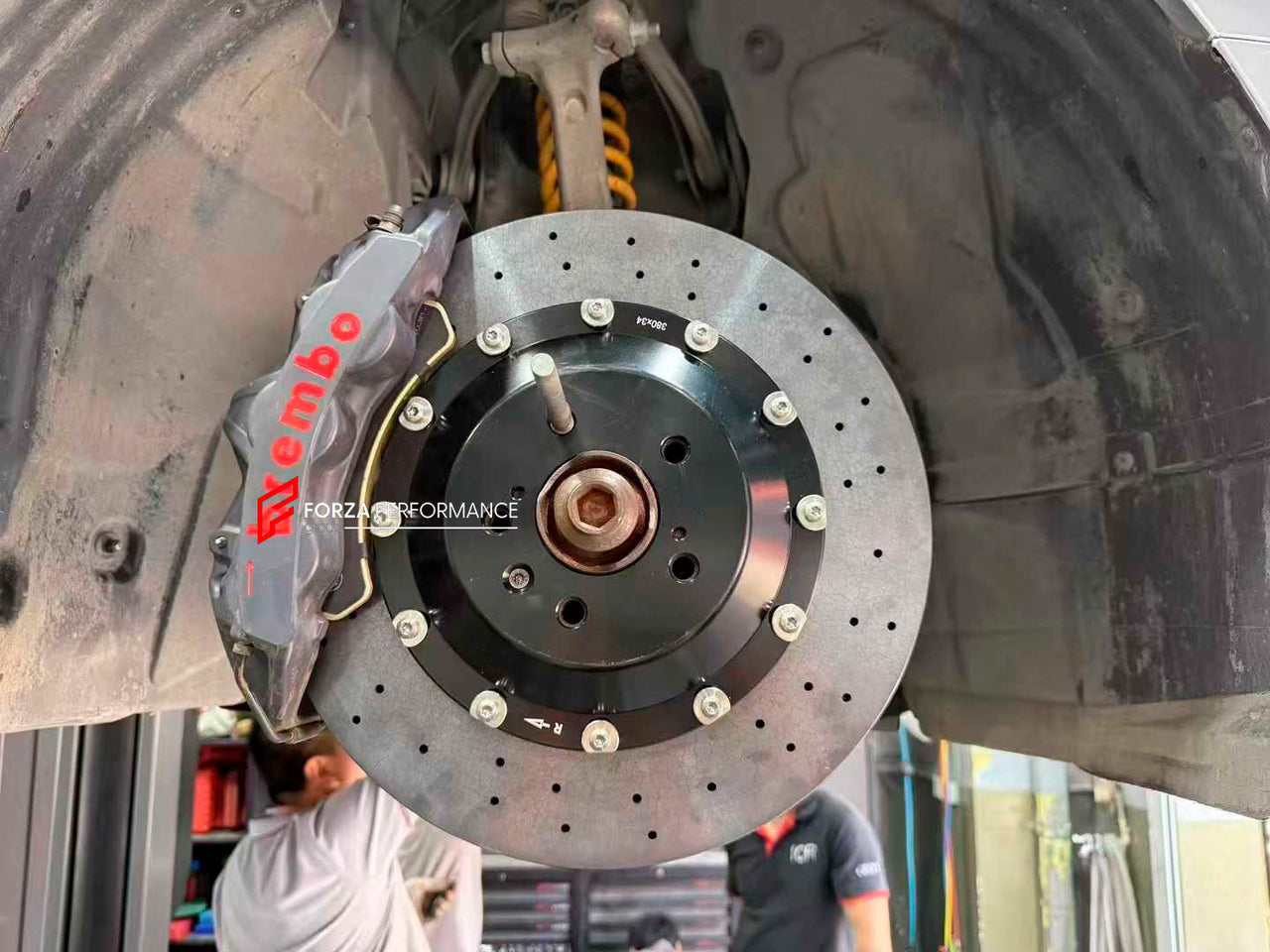 CARBON CERAMIC BIG BRAKE KIT for AUDI A4 40TFSI AVANT B9 FACELIFT 2019+

Forza Performance Group offers various types of big brake kits, all types of aftermarket brake calipers, as well as genuine original brands of all types, such as AP Racing, Brembo, Akebono, AMG, M Performance, Audi, Porsche, Lamborghini, Toyota TRD, etc.

Material: Carbon Ceramic

Current set includes:

2x Authentic Brembo GTS 6 Pot Front Brake Calipers

2x Front Brake Discs 380 mm

2x Brake Caliper Adapters
2x Brake Pads

PLEASE INCLU