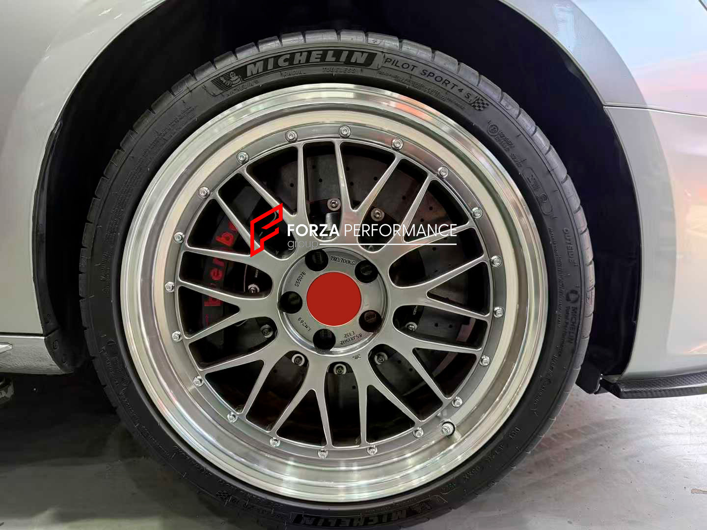 CARBON CERAMIC BIG BRAKE KIT for AUDI A4 40TFSI AVANT B9 FACELIFT 2019+

Forza Performance Group offers various types of big brake kits, all types of aftermarket brake calipers, as well as genuine original brands of all types, such as AP Racing, Brembo, Akebono, AMG, M Performance, Audi, Porsche, Lamborghini, Toyota TRD, etc.

Material: Carbon Ceramic

Current set includes:

2x Authentic Brembo GTS 6 Pot Front Brake Calipers

2x Front Brake Discs 380 mm

2x Brake Caliper Adapters
2x Brake Pads

PLEASE INCLU