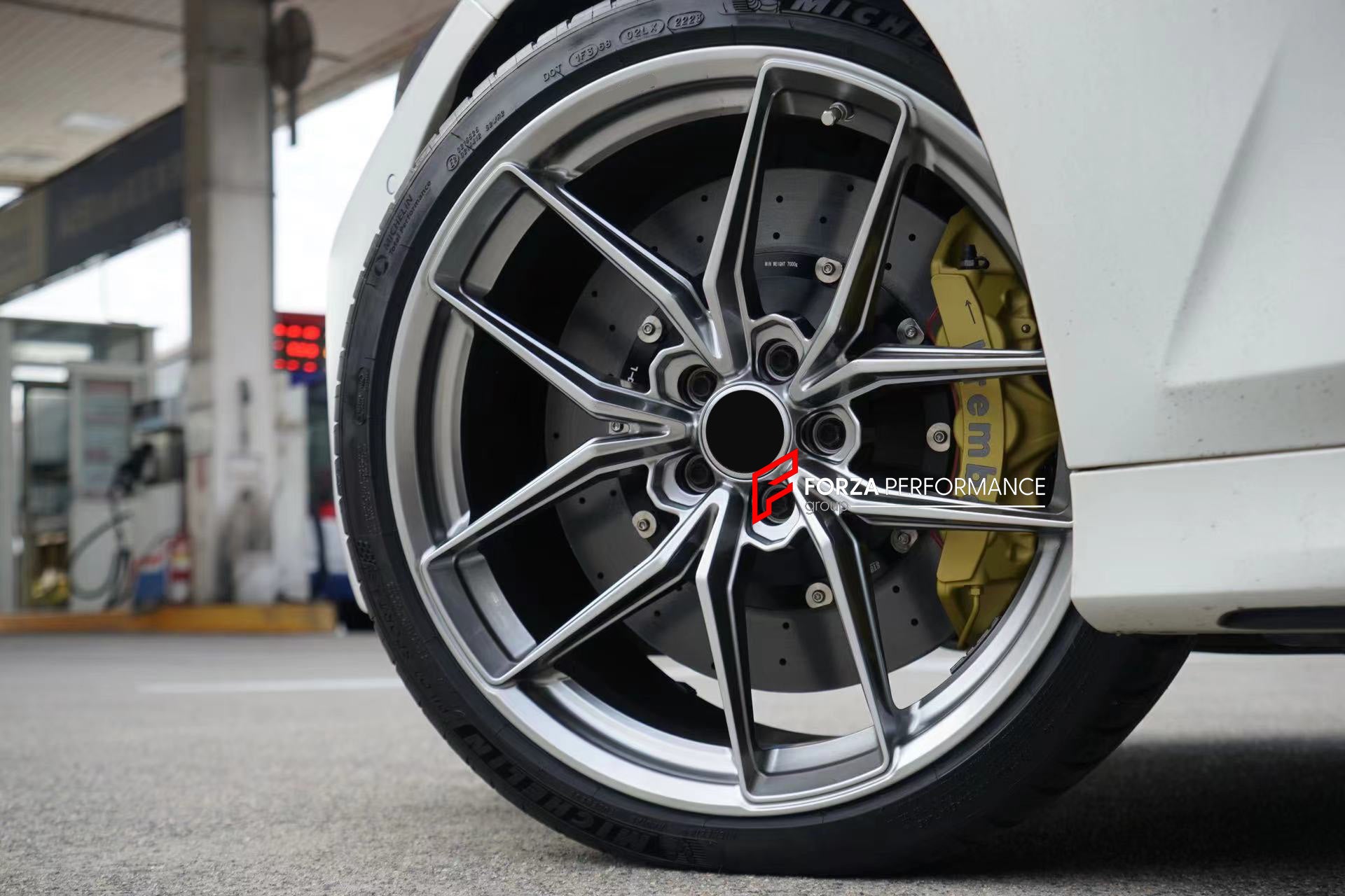 CARBON CERAMIC BIG BRAKE KIT for BIG BRAKE KIT for BMW 3 SERIES TOURING G21  2019+

Forza Performance Group offers various types of big brake kits, all types of aftermarket brake calipers, as well as genuine original brands of all types, such as AP Racing, Brembo, Akebono, AMG, M Performance, Audi, Porsche, Lamborghini, Toyota TRD, etc.

Material: Carbon Ceramic

Current set includes:

2x Authentic Brembo GT6 6 Pot Front Brake Calipers

2x Front Brake Discs 380 mm

2x Brake Caliper Adapters
2x Brake Pads

P