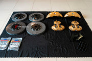 CARBON CERAMIC BIG BRAKE KIT for BIG BRAKE KIT for BMW M5 G90 G99 2024+

Forza Performance Group offers various types of big brake kits, all types of aftermarket brake calipers, as well as genuine original brands of all types, such as AP Racing, Brembo, Akebono, AMG, M Performance, Audi, Porsche, Lamborghini, Toyota TRD, etc.

Material: Carbon Ceramic

Current set includes:

2x Authentic Akebono 10 Pot Front Brake Calipers
2x Authentic Brembo 4 pot Rear Brake Calipers with EPB
2x Front Brake Discs

2x Rear 