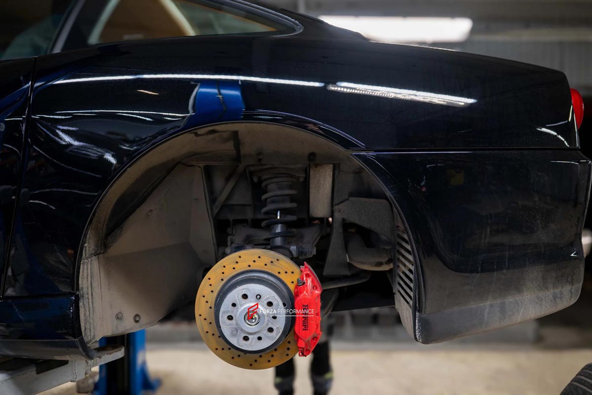 CARBON CERAMIC BIG BRAKE KIT for FERRARI 550 MARANELLO 1996 - 2002

Forza Performance Group offers various types of big brake kits, all types of aftermarket brake calipers, as well as genuine original brands of all types, such as AP Racing, Brembo, Akebono, AMG, M Performance, Audi, Porsche, Lamborghini, Toyota TRD, etc.

Material: Carbon Ceramic

Current set includes:

2x 6 Pot Front Brake Calipers

2x 4 pot Rear Brake Calipers
2x Front Brake Discs 355 mm
2x Rear Brake Discs 356 mm
2x Brake Caliper Adapter