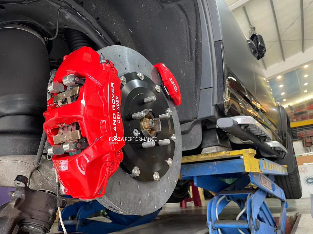 CARBON CERAMIC BIG BRAKE KIT for LAND ROVER DEFENDER L663 2020+

Forza Performance Group offers various types of big brake kits, all types of aftermarket brake calipers, as well as genuine original brands of all types, such as AP Racing, Brembo, Akebono, AMG, M Performance, Audi, Porsche, Lamborghini, Toyota TRD, etc.

Material: Carbon Ceramic

Current set includes:

2x 10 Pot Front Brake Calipers

2x Front Brake Discs 440 mm
2x Rear Brake Discs 410 mm
2x Brake Caliper Adapters
2x Brake Pads

PLEASE INCLUDE