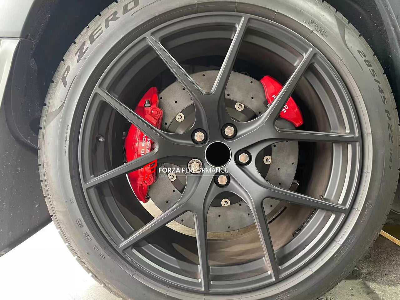 CARBON CERAMIC BIG BRAKE KIT for LAND ROVER DEFENDER L663 2020+

Forza Performance Group offers various types of big brake kits, all types of aftermarket brake calipers, as well as genuine original brands of all types, such as AP Racing, Brembo, Akebono, AMG, M Performance, Audi, Porsche, Lamborghini, Toyota TRD, etc.

Material: Carbon Ceramic

Current set includes:

2x 10 Pot Front Brake Calipers

2x Front Brake Discs 440 mm
2x Rear Brake Discs 410 mm
2x Brake Caliper Adapters
2x Brake Pads

PLEASE INCLUDE