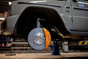 CARBON CERAMIC BIG BRAKE KIT for MERCEDES-BENZ G-CLASS G63 W465 2024+

Forza Performance Group offers various types of big brake kits, all types of aftermarket brake calipers, as well as genuine original brands of all types, such as AP Racing, Brembo, Akebono, AMG, M Performance, Audi, Porsche, Lamborghini, Toyota TRD, etc.

Material: Carbon Ceramic

Current set includes:

2x Authentic Akebono 10 Pot Front Brake Calipers

2x Authentic Brembo 4 pot Rear Brake Calipers
2x Front Brake Discs 440 mm
2x Rear Brak