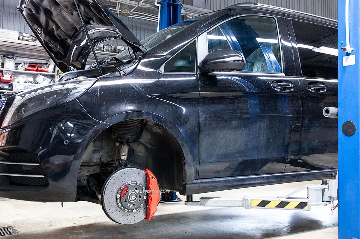 CARBON CERAMIC BIG BRAKE KIT for MERCEDES BENZ V-CLASS VITO W447 2015+
Forza Performance Group offers various types of big brake kits, all types of aftermarket brake calipers, as well as genuine original brands of all types, such as AP Racing, Brembo, Akebono, AMG, M Performance, Audi, Porsche, Lamborghini, Toyota TRD, etc.
Current set includes:
2x Authentic Brembo 6 Pot Front Brake Calipers
2x Authentic Brembo 4 pot Rear Brake Calipers
2x Front Brake Discs 380 mm
2x Rear Brake Discs 380 mm
2x Brake Cal
