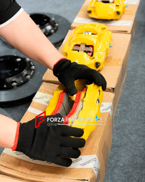 CARBON CERAMIC BIG BRAKE KIT for PORSCHE 911 992.1 TARGA 4 2020 - 2024

Forza Performance Group offers various types of big brake kits, all types of aftermarket brake calipers, as well as genuine original brands of all types, such as AP Racing, Brembo, Akebono, AMG, M Performance, Audi, Porsche, Lamborghini, Toyota TRD, etc.

Material: Carbon Ceramic

Current set includes:

2x Authentic Porshce GT3 Brembo 6 Pot Front Brake Calipers
2x Authentic Porshce GT3 Brembo 4 pot Rear Brake Calipers
2x Front Brake Dis
