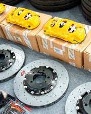CARBON CERAMIC BIG BRAKE KIT for PORSCHE 911 992.1 TARGA 4 2020 - 2024

Forza Performance Group offers various types of big brake kits, all types of aftermarket brake calipers, as well as genuine original brands of all types, such as AP Racing, Brembo, Akebono, AMG, M Performance, Audi, Porsche, Lamborghini, Toyota TRD, etc.

Material: Carbon Ceramic

Current set includes:

2x Authentic Porshce GT3 Brembo 6 Pot Front Brake Calipers
2x Authentic Porshce GT3 Brembo 4 pot Rear Brake Calipers
2x Front Brake Dis