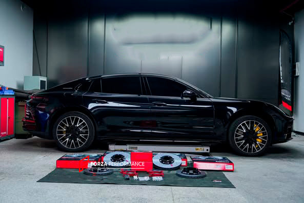 CARBON CERAMIC BIG BRAKE KIT for PORSCHE PANAMERA 972 2024+

Forza Performance Group offers various types of big brake kits, all types of aftermarket brake calipers, as well as genuine original brands of all types, such as AP Racing, Brembo, Akebono, AMG, M Performance, Audi, Porsche, Lamborghini, Toyota TRD, etc.

Material: Carbon Ceramic

Current set includes:

2x Authentic Akebono 10 Pot Front Brake Calipers
2x Front Brake Discs 420 mm

2x Rear Brake Discs 380 mm
2x Brake Caliper Adapters
2x Brake Pads