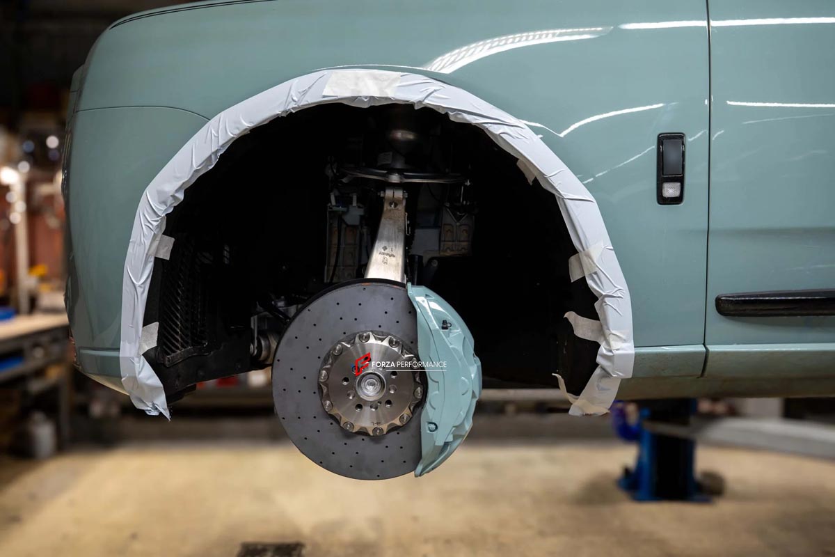 CARBON CERAMIC BIG BRAKE KIT for ROLLS-ROYCE CULLINAN SERIES 2 2024+

Forza Performance Group offers various types of big brake kits, all types of aftermarket brake calipers, as well as genuine original brands of all types, such as AP Racing, Brembo, Akebono, AMG, M Performance, Audi, Porsche, Lamborghini, Toyota TRD, etc.

Material: Carbon Ceramic

Current set includes:
2x Authentic Akebono&nbsp;10 Pot Front Brake Calipers
2x 4 pot Rear Brake Calipers
2x Front Brake Discs 440 mm
2x Rear Brake Discs 410 mm

