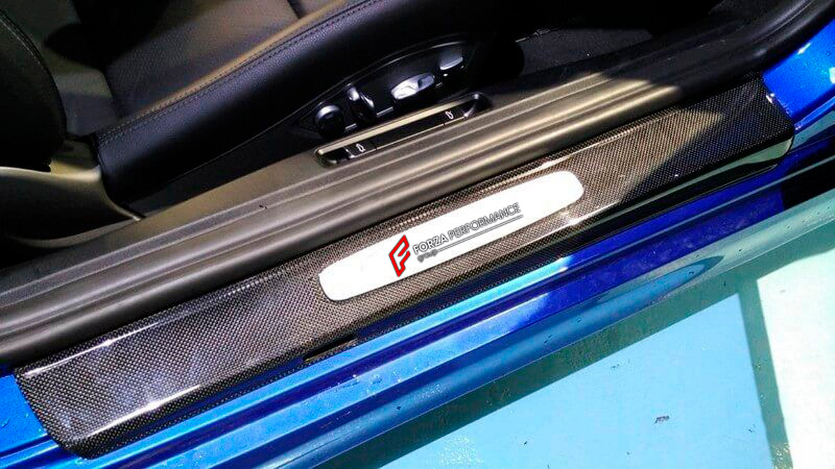 CARBON DOOR SILL for Porsche Cayman 981
Set includes:

Door Sill
Material: Carbon

NOTE: Professional installation is required.