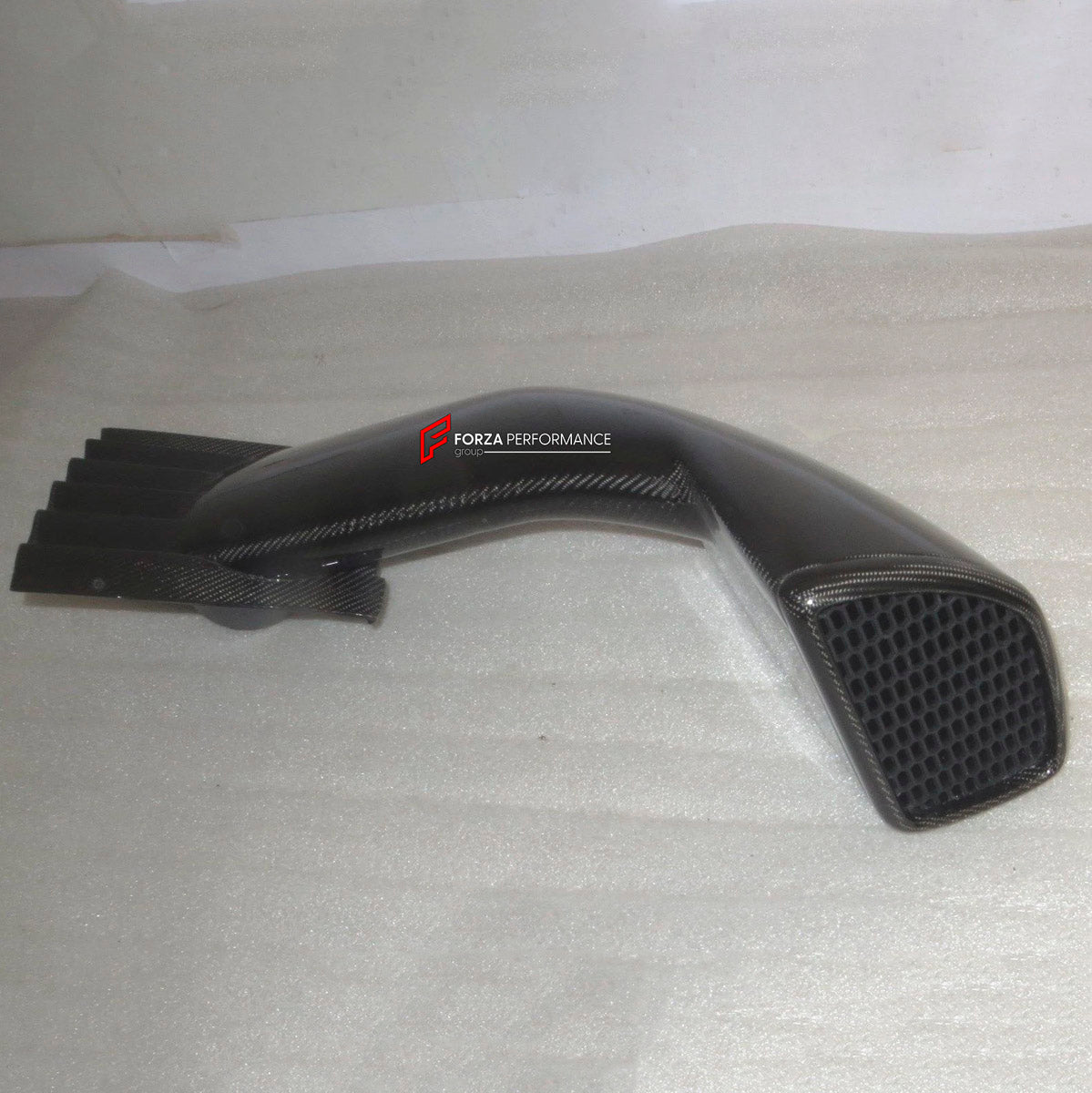 CARBON ENGINE COVER AIR SCOOP for Lotus Elise S2 2002 - 2009
Set includes:

Engine Cover Air Scoop
Material: Carbon

NOTE: Professional installation is required.