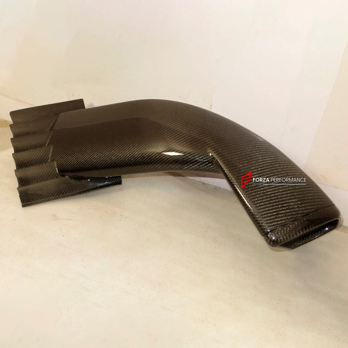 CARBON ENGINE COVER AIR SCOOP for Lotus Elise S2 2002 - 2009
Set includes:

Engine Cover Air Scoop
Material: Carbon

NOTE: Professional installation is required.