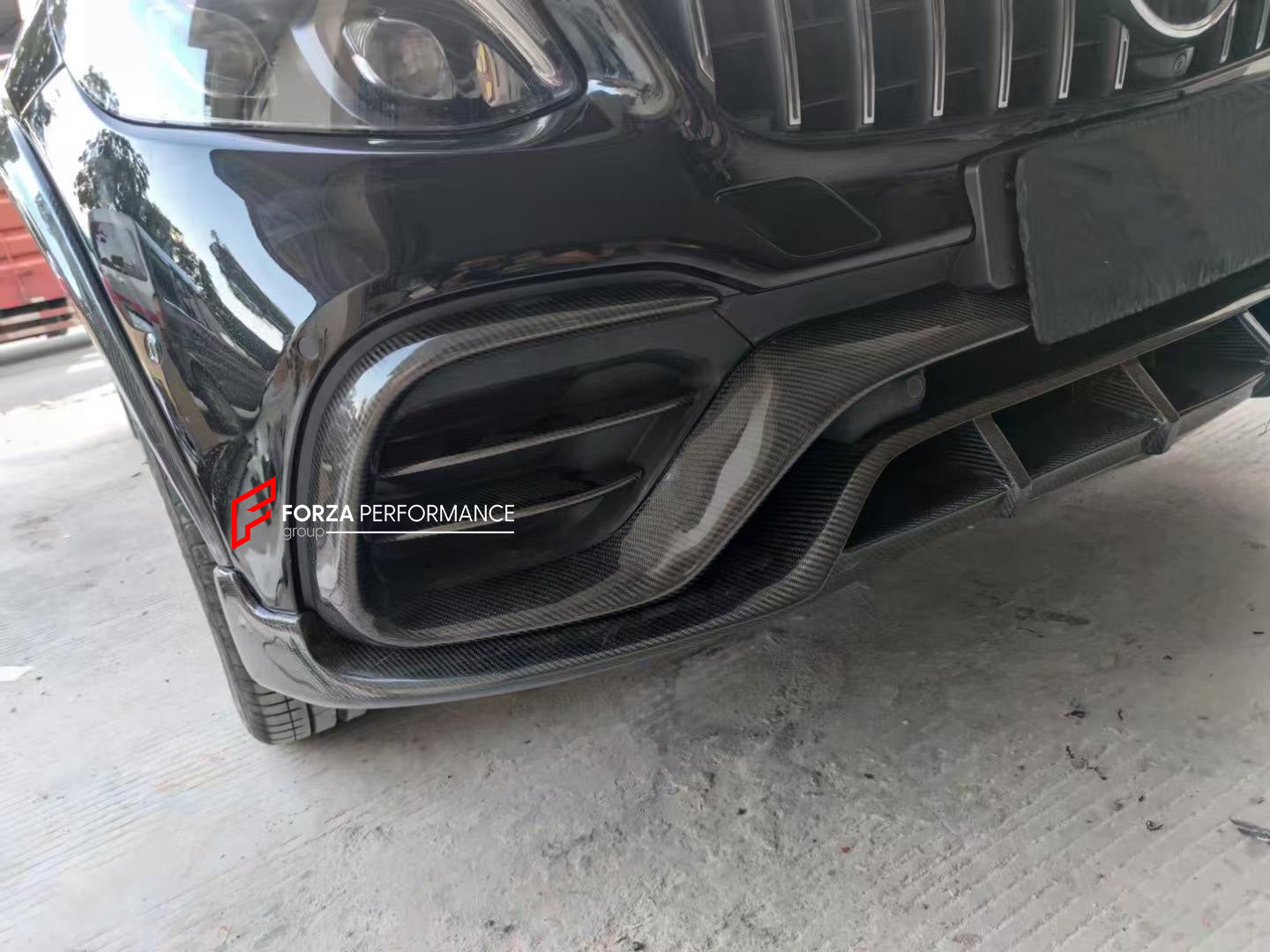 CARBON FIBER BODY KIT for MERCEDES BENZ GLC X253 C253 2015 - 2019

Set includes:

Front Lip
Front Bumper Trim
Fender Flares
Rear Spoiler
Rear Diffuser

Exhaust Tips

Material: Carbon Fiber