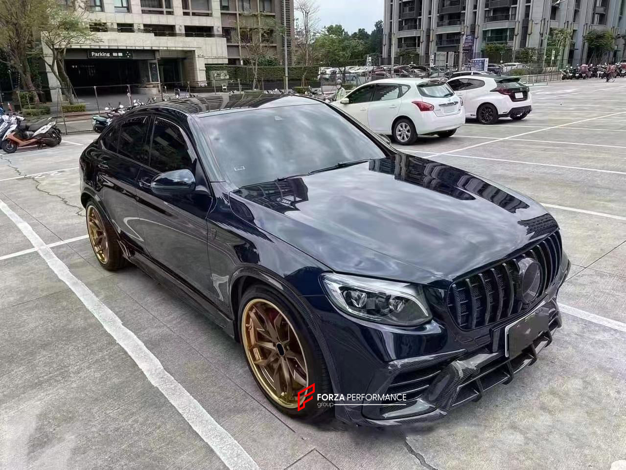 CARBON FIBER BODY KIT for MERCEDES BENZ GLC X253 C253 2015 - 2019

Set includes:

Front Lip
Front Bumper Trim
Fender Flares
Rear Spoiler
Rear Diffuser

Exhaust Tips

Material: Carbon Fiber