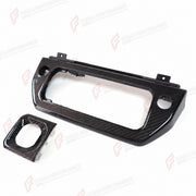 CARBON FIBER CENTER CONSOLE COVER for LAND ROVER DEFENDER 90 110 130 L663 2020+
Set includes:

Center Console Cover
Material: Carbon Fiber

NOTE: Professional installation is required.