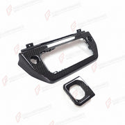 CARBON FIBER CENTER CONSOLE COVER for LAND ROVER DEFENDER 90 110 130 L663 2020+
Set includes:

Center Console Cover
Material: Carbon Fiber

NOTE: Professional installation is required.