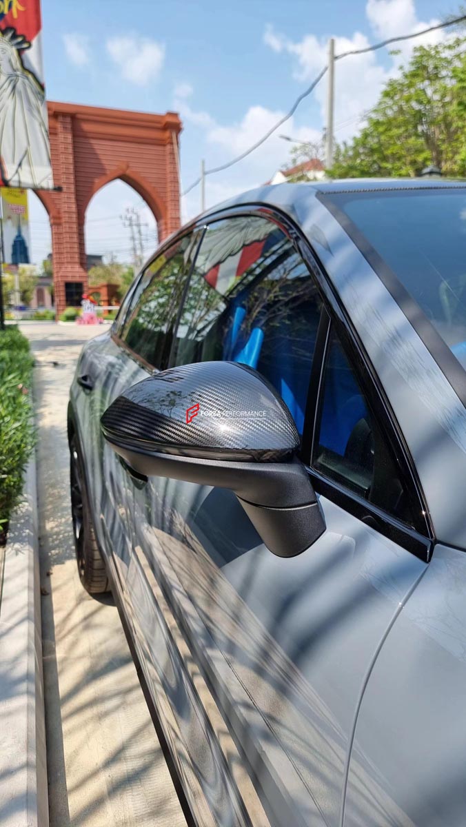 CARBON FIBER SIDE MIRROR COVERS for PORSCHE CAYENNE E3 9Y 2023+ Forza Performance Custom fit
Set includes:

Side Mirror Covers (LHD left hand drive only)
Material: Carbon Fiber

NOTE: Professional installation is required.