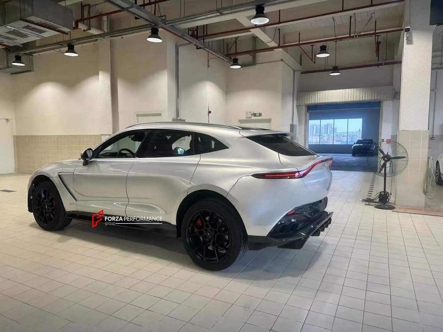 DBX707 DRY CARBON BODY KIT for ASTON MARTIN DBX  Set includes:  Front Bumper Front Lip Side Skirts Rear Bumper Rear Diffuser