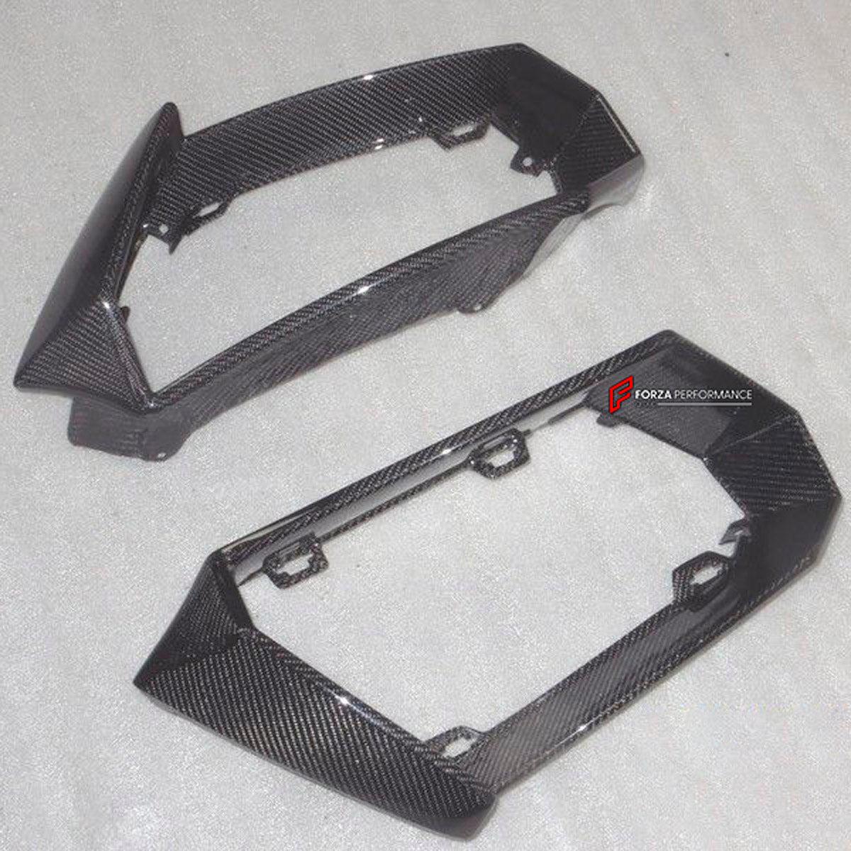 Carbon Front Bumper Air Scoop for Lamborghini Aventador LP700 2012 - 2015
Set includes:

Front Bumper Air Scoop
Material: Carbon

NOTE: Professional installation is required.