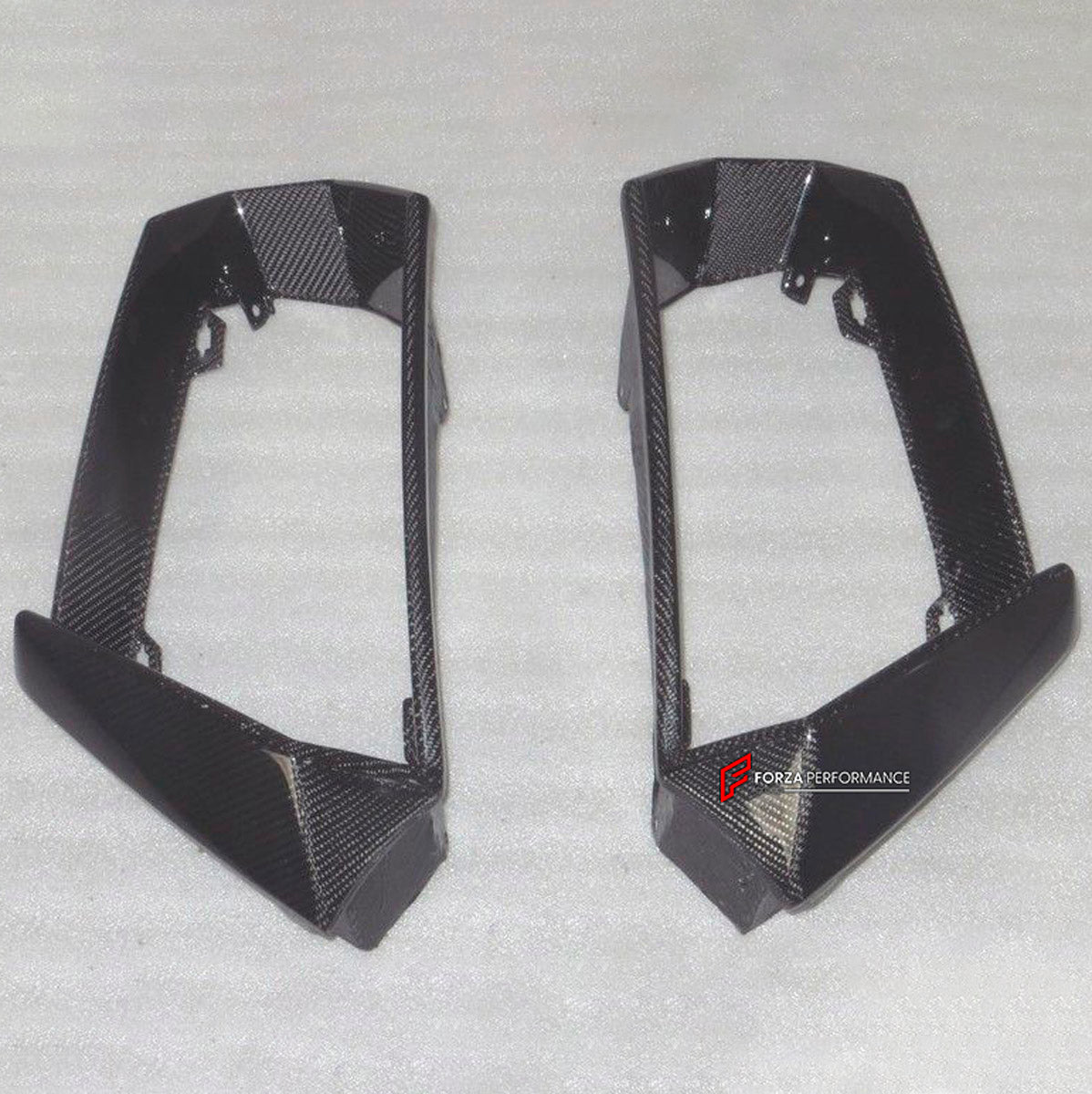 Carbon Front Bumper Air Scoop for Lamborghini Aventador LP700 2012 - 2015
Set includes:

Front Bumper Air Scoop
Material: Carbon

NOTE: Professional installation is required.